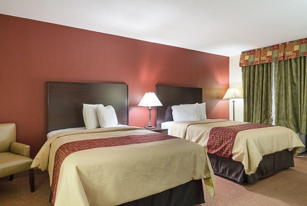 Red Roof Inn Plus+ Dallas - Addison Exterior photo