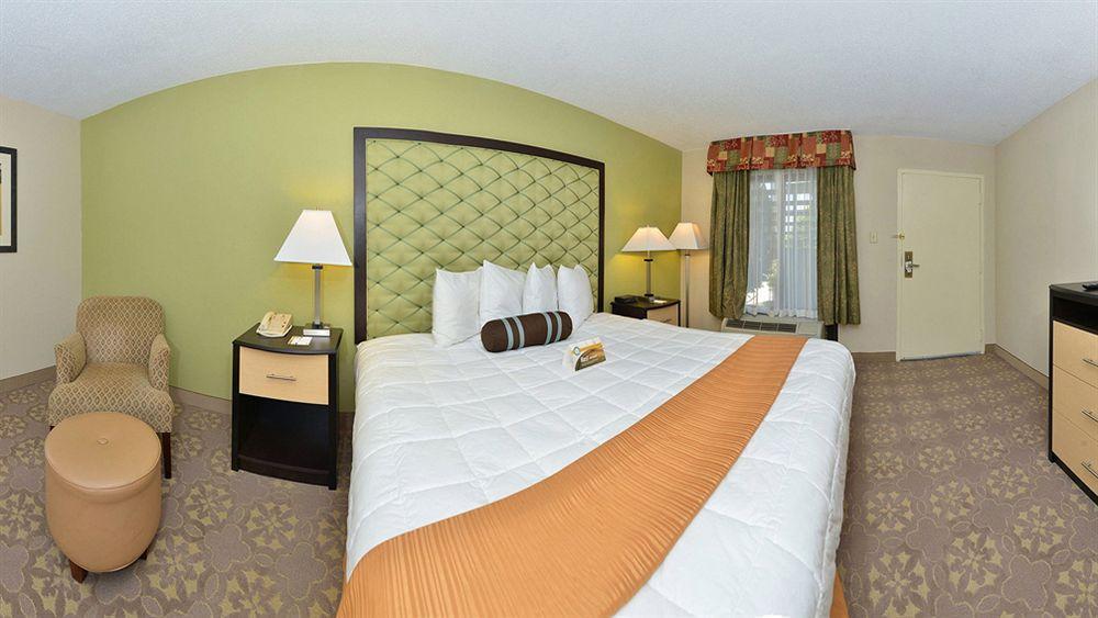 Red Roof Inn Plus+ Dallas - Addison Exterior photo